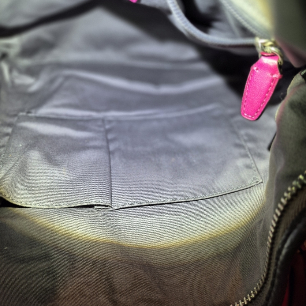 Coach Legacy Duffle in Gray pebbled leather with hot pink trim..EUC - Picture 7 of 11